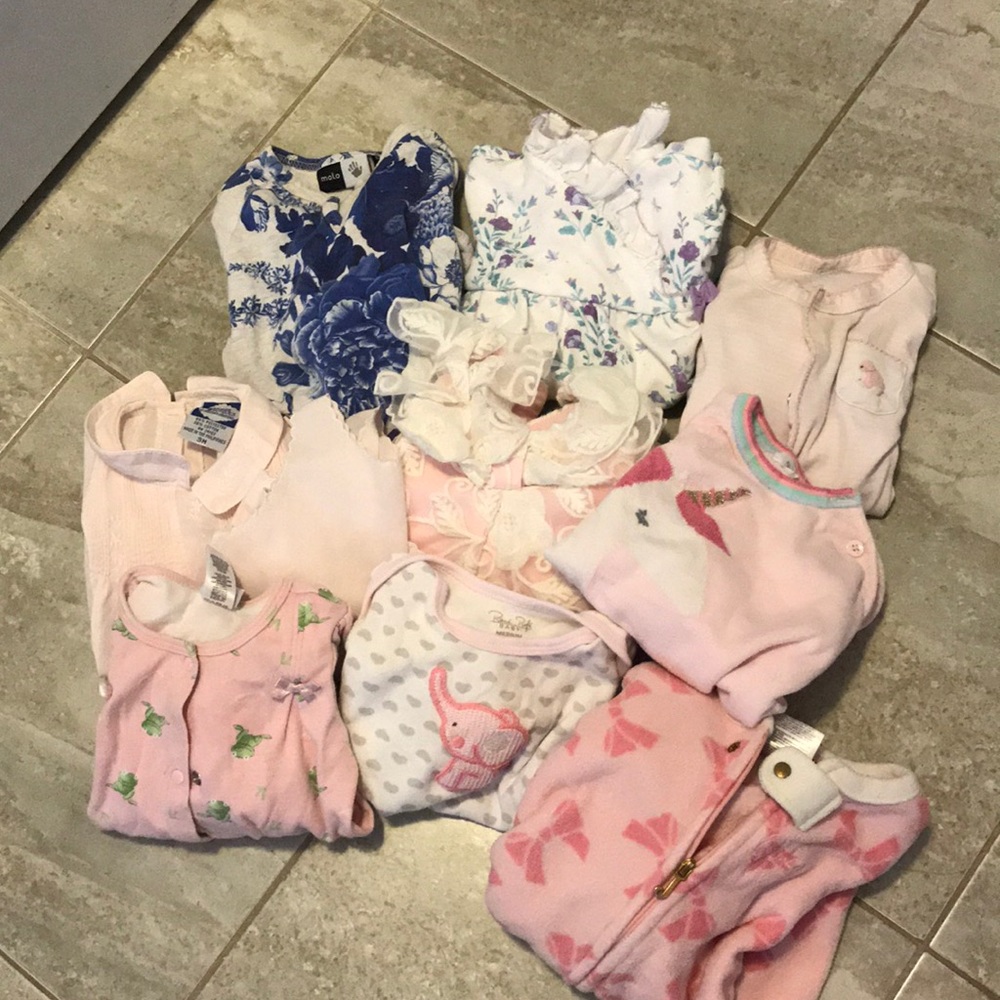Designer baby clothes and sleepers (lot of 9)